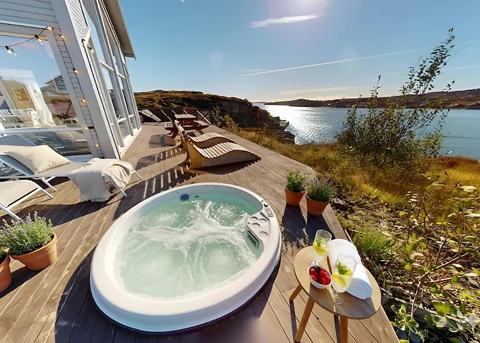 Ocean View And Jacuzzi Feriehus Forland